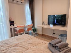 AVALYN Room Plus III - East Ville