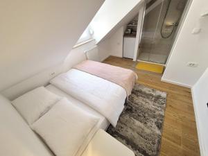 La Donna Room, 3rd floor, no elevator