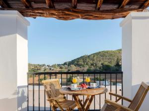 Casa Cala LLonga Quiet family house 850m from the beach