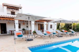 Casa Cala LLonga Quiet family house 850m from the beach