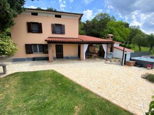 Tolles Ferienhaus In Supetarska Draga Mit Garten