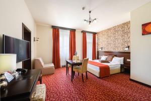 Double Room with Balcony room in Hotel Aurum