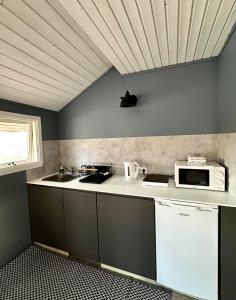 Cozy, forest cabin #11 in Hvolsvöllur - Self check-in, outside jacuzzi!