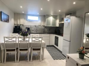 NYRENOVERAD BOSTAD med egen ingång & nära havet