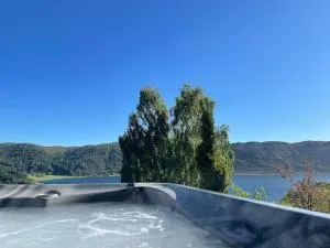 Apartment by the fjord, with boat and jacuzzi included - Selje