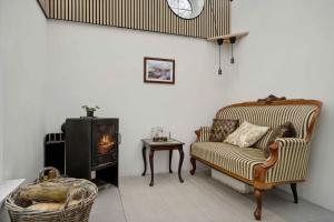 Stay Comfortably In Scenic Surroundings