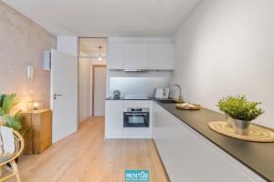 Sandy View - spacious studio flat near the beach