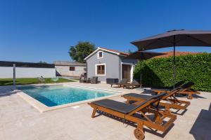 Villa Anavi Mit Privatem Pool Und Großem Garten