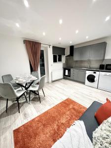 Stunning Apartment -Quick Access to Central London