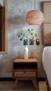 Contemporary Condo Central & Well-Located