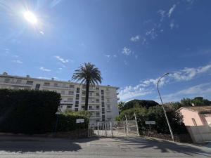 Appartements Studio climatise, acces piscine, terrasse, proche plage et commerces - FR-1-226B-179 : photos des chambres