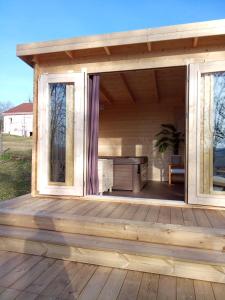 Maisons d'hotes LAPAUSEDEGOUT piscine chambres climatisees jacuzzi terrasse : photos des chambres