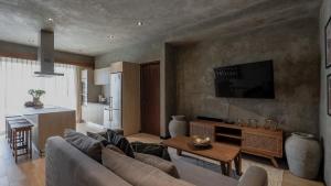 Contemporary Condo Central & Well-Located