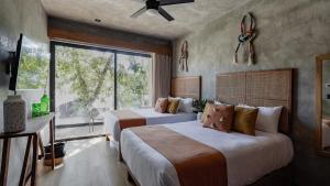 Contemporary Condo Central & Well-Located