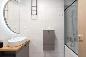 Classy Sassy - Elegant Escape in Timpuri Noi