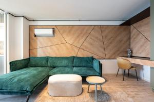 Classy Sassy - Elegant Escape in Timpuri Noi