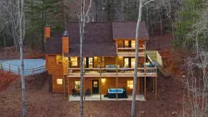 Outdoor Fireplace TV Hot Tub Pool Table Arcade - Copperhill