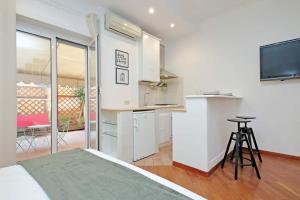 La Dolce Vita - Vatican Studio with Large Terrace