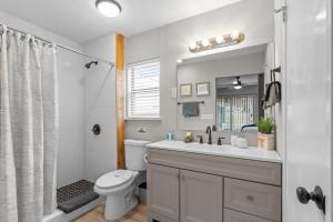 DFW Retreat - Pool, Spa & Minutes to Dallas & Fort Worth