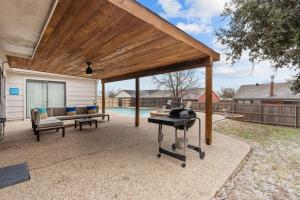 DFW Retreat - Pool, Spa & Minutes to Dallas & Fort Worth