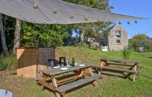 Maisons de vacances 2 Bedroom Stunning Home In La Pernelle : photos des chambres