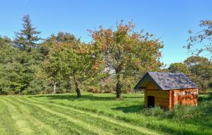 Maisons de vacances 2 Bedroom Stunning Home In La Pernelle : photos des chambres