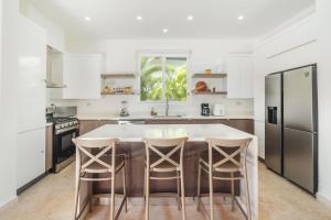 Bungallow with 3BR pool and bbq in Green Village