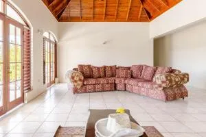 Montego Bay Grand Villa - 9-Bedroom Luxury Retreat with Olympic Sized Pool - Montego Bay