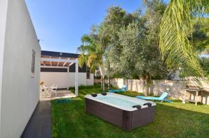Villa Giusi con Jacuzzi nel Boomerang Village a Torre Colimena