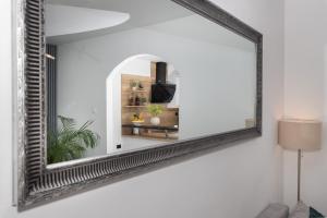 Azuris - Modern Sea View Apartment, Steps from the Center and Beach