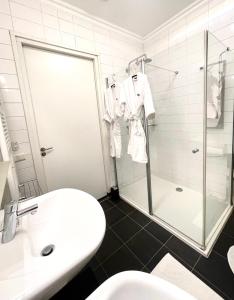 Luxury City Center apartment with Canal view 1 kingsize bed and 1 sleeping sofa