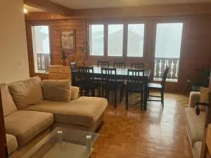 Escale 09 pour 6 personnes sur la place de la Barboleuse à Gryon - 格里翁