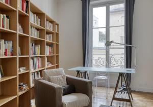 Spacious Typical Parisian Flat - Paris Le Marais