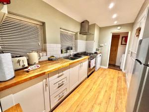 Seascape Luxury Cottage Southwold - Free Parking