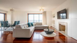 Seaside 3BR Flat in Póvoa by LovelyStay