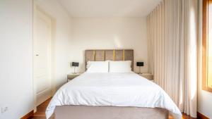 Seaside 3BR Flat in Póvoa by LovelyStay