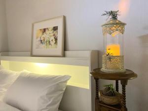 Hongdae 5 minutes, Sangsu Station 2 minutes, Maximum 6 people, 3 queen beds, Free luggage storage