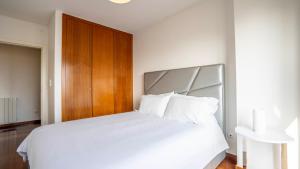 Seaside 3BR Flat in Póvoa by LovelyStay