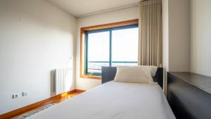 Seaside 3BR Flat in Póvoa by LovelyStay