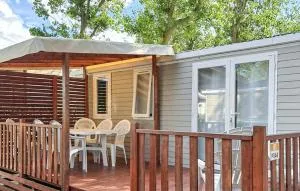 Stunning StaCaravan In Sète - 卡斯特拉斯