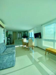 2P1-AL APARTAMENTO DE 2 ALCOBAS FRENTE AL MAR CON AIRE ACONDICIONADO Y WIFi