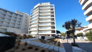 Nember Sea Houses 31 family apartment