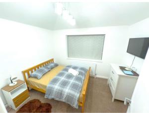 Stunning 5 Bedroom House with Spacious Rooms and Amenities