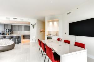 Condo at Amrit Ocean Resort with Panoramic Views