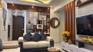 RED APPLE Dehradun mussoorie road