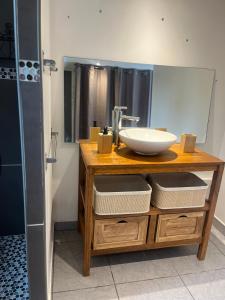 Maisons de vacances Villa climatise avec piscine et jacuzzi : photos des chambres