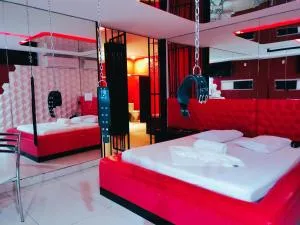 CAPRI Motel - Cidade Ocidental