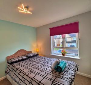 3 bed house with parking near airport