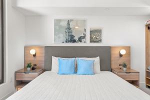 NEW 28th Floor unit - Breathtaking Bay and Downtown Views