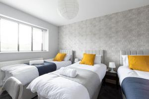 Christmas Special,5BDR,Sleeps 12, Near City,FREE Parking, Pets OK